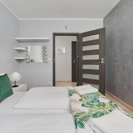 Spacious & Elegant Family With Parking Space & Ac In By Renters Apartament Wrocław