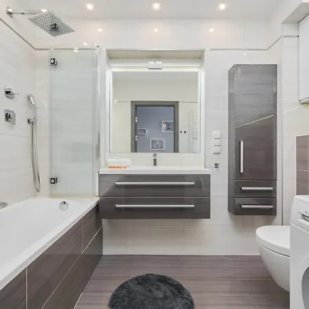 Apartament Spacious & Elegant Family With Parking Space & Ac In By Renters