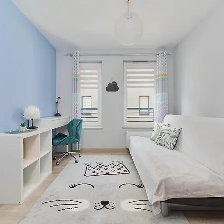 Spacious & Elegant Family With Parking Space & Ac In By Renters * Wrocław