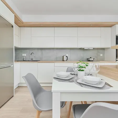 Lägenhet Spacious & Elegant Family With Parking Space & Ac In By Renters *