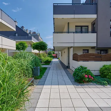 Spacious & Elegant Family With Parking Space & Ac In By Renters Wrocław
