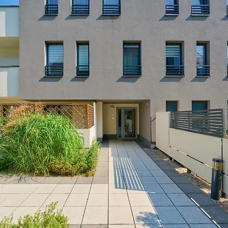 Lägenhet Spacious & Elegant Family With Parking Space & Ac In By Renters *