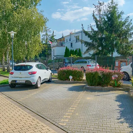 Spacious & Elegant Family With Parking Space & Ac In By Renters * Vratislav